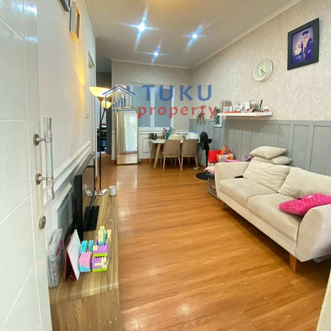 rumah rapih terawat di serua indah ciputat