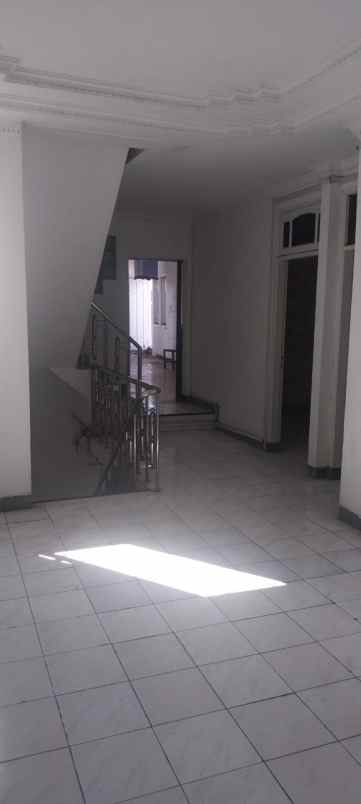 rumah raya nginden 3 lantai lebar 12