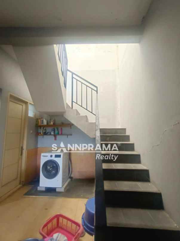 rumah second dekat pesona square di mekarjaya depok