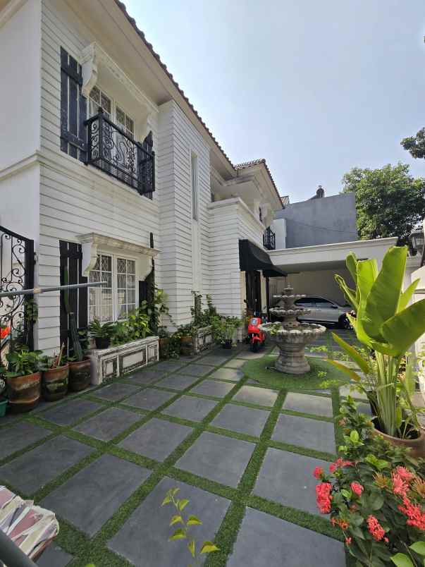 rumah secondary dengan private pool di cipayung