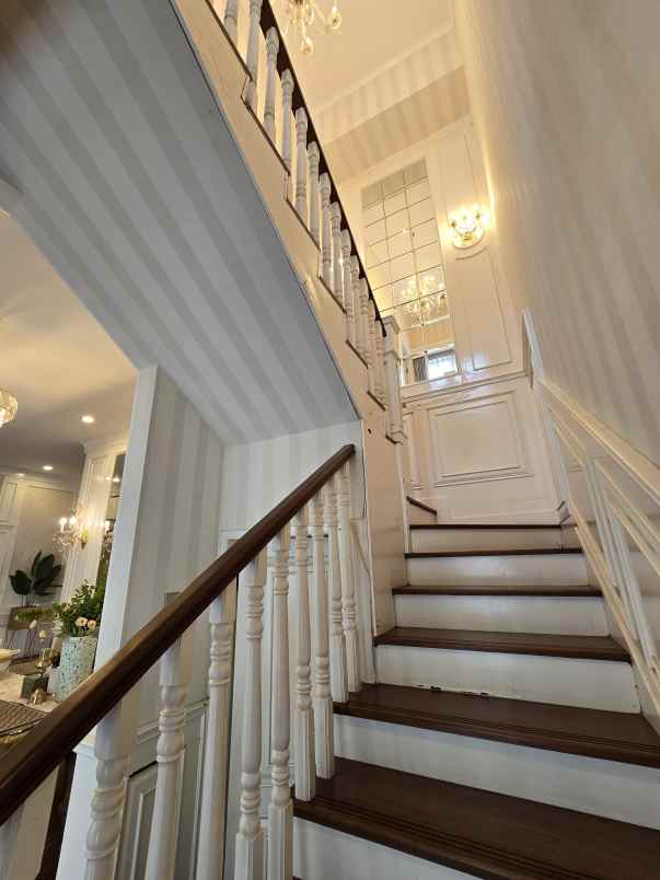 rumah secondary dengan private pool di cipayung