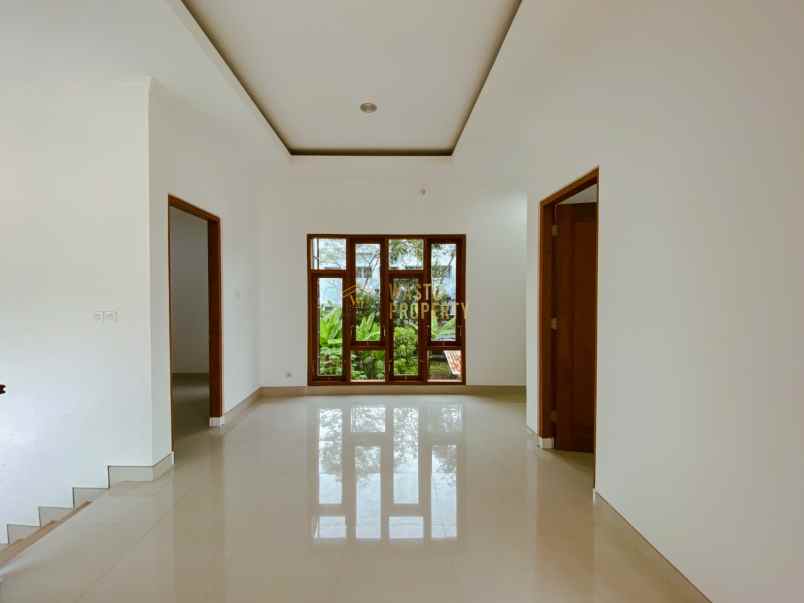 rumah siap huni 2 lantai disc 20 di ngemplak