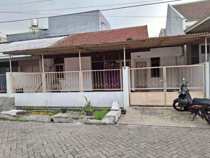 rumah siap huni darmo harapan row jalan 2 5 mobil