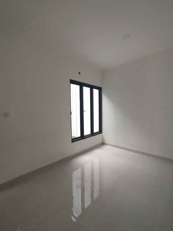 rumah siap huni dekat lrt cikunir dan tol pondok gede