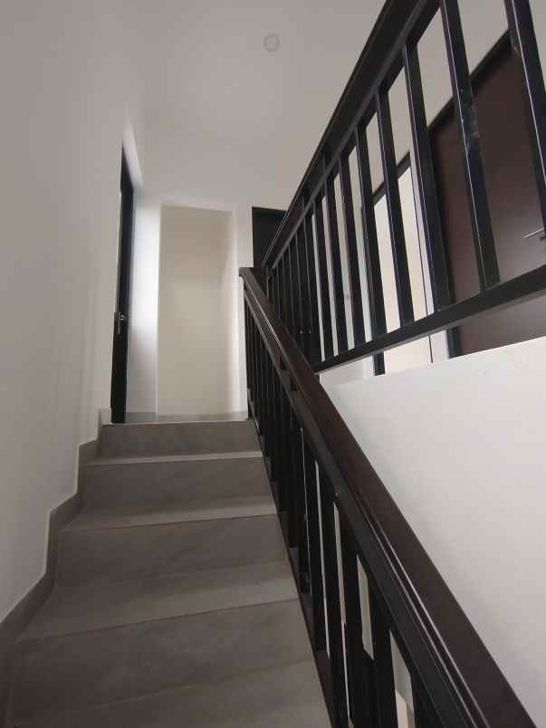 rumah siap huni dekat lrt cikunir dan tol pondok gede