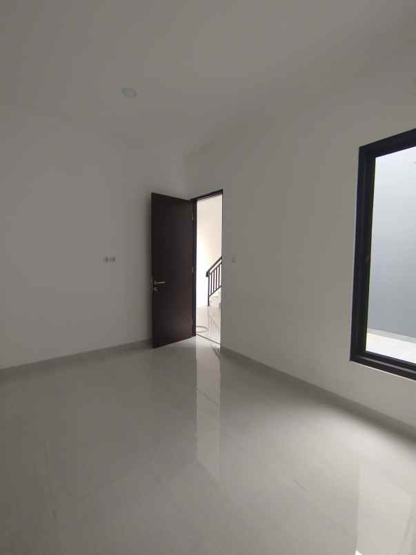 rumah siap huni dekat lrt cikunir dan tol pondok gede