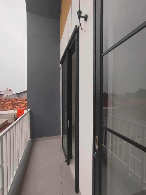 rumah siap huni dekat lrt cikunir dan tol pondok gede