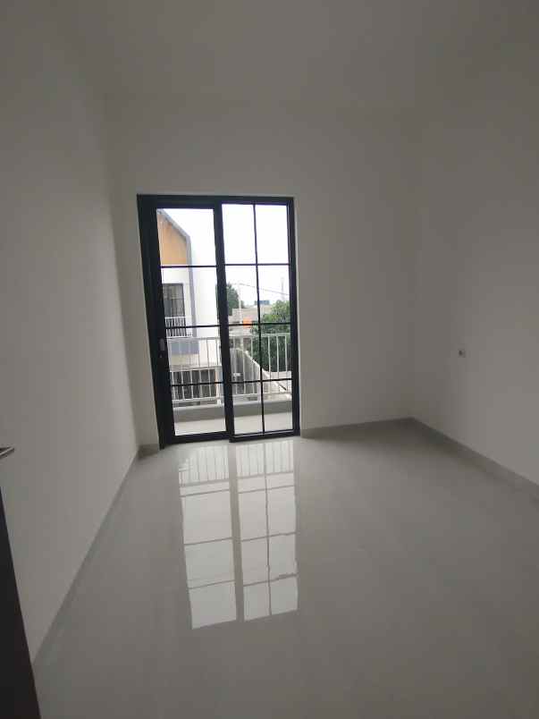 rumah siap huni dekat lrt cikunir dan tol pondok gede