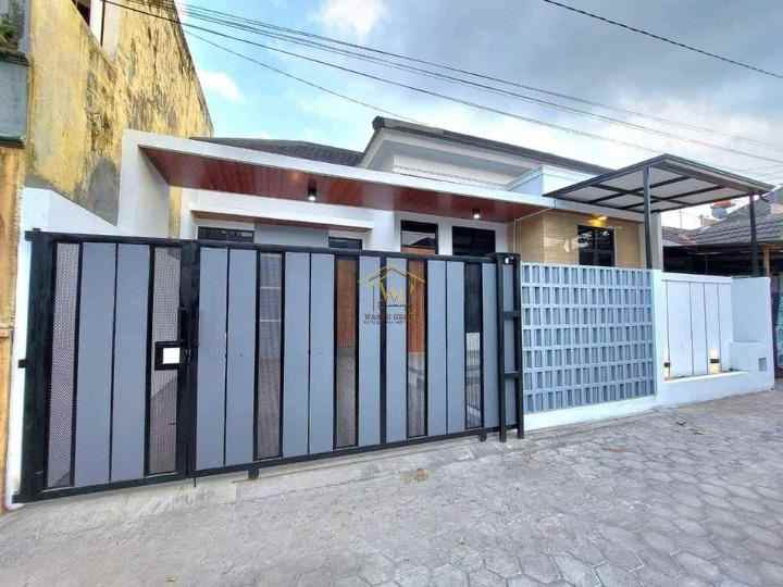 rumah siap huni desain elegan di banguntapan bantul