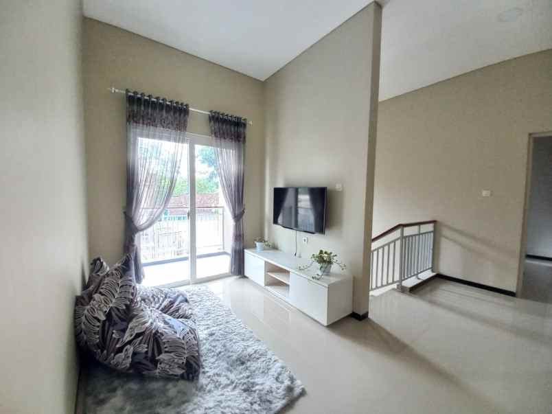 rumah siap huni mewah dijual cepat dekat uii