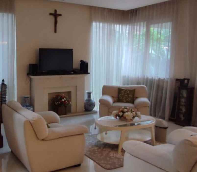 rumah simpang darmo hadap barat shm 2 lt