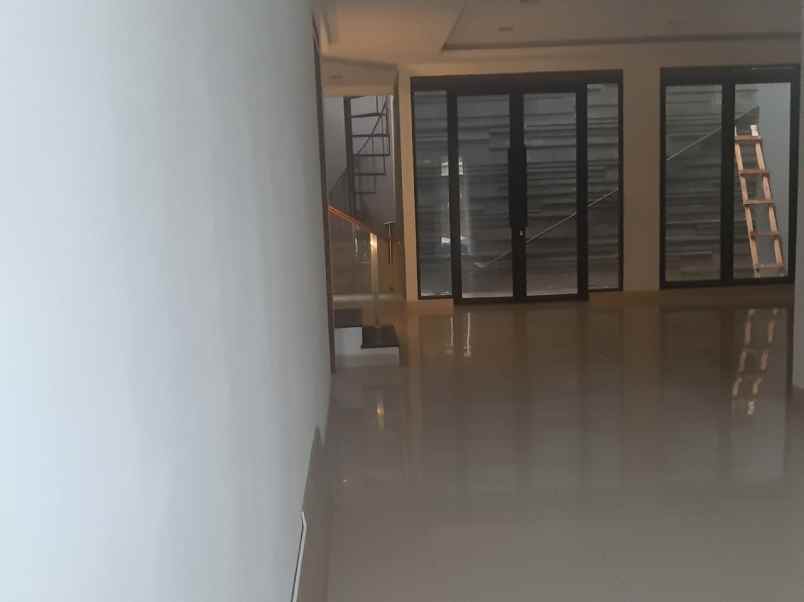 rumah singgasana pradana