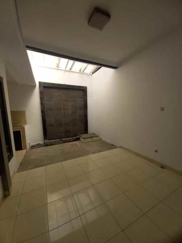 rumah strategis di turangga salendro buah batu bandung