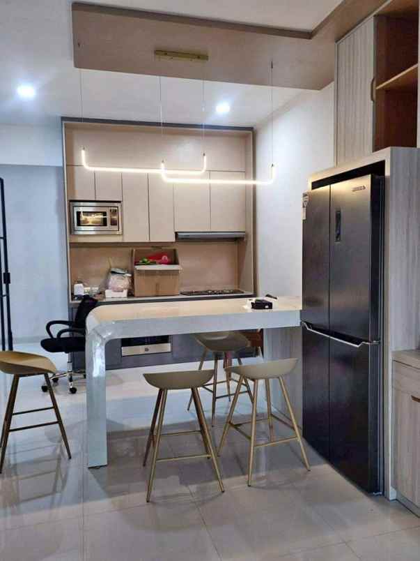 rumah suasana asri penuh tanaman cantik