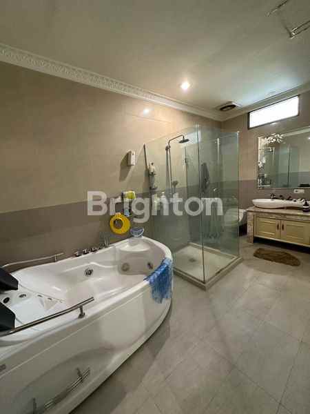 rumah terawat mewah di margorejo sudah full furnish