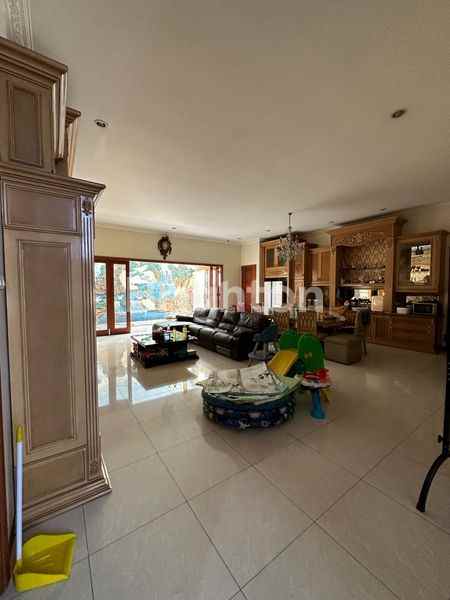 rumah terawat mewah di margorejo sudah full furnish