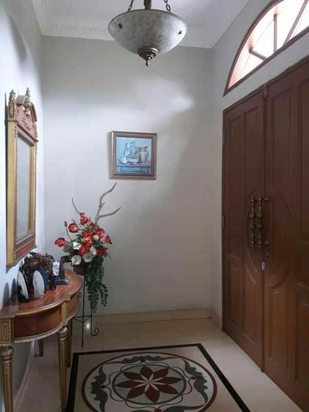 rumah villa menara kelapa gading