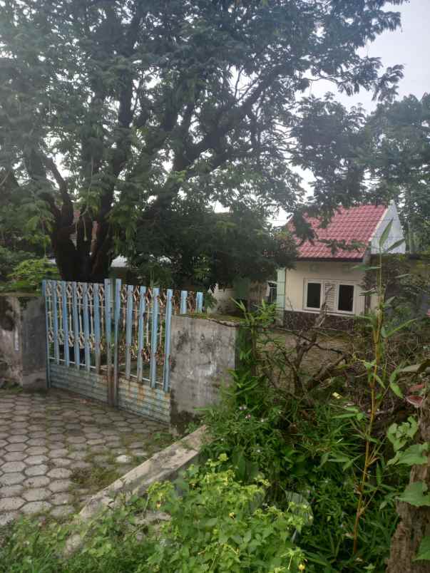 tanah beserta rumah siap huni cocok untuk investasi