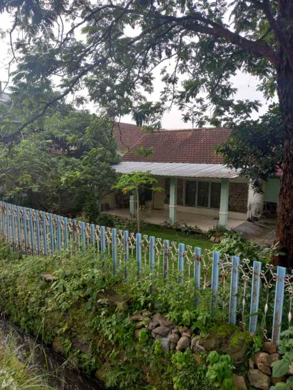 tanah beserta rumah siap huni cocok untuk investasi