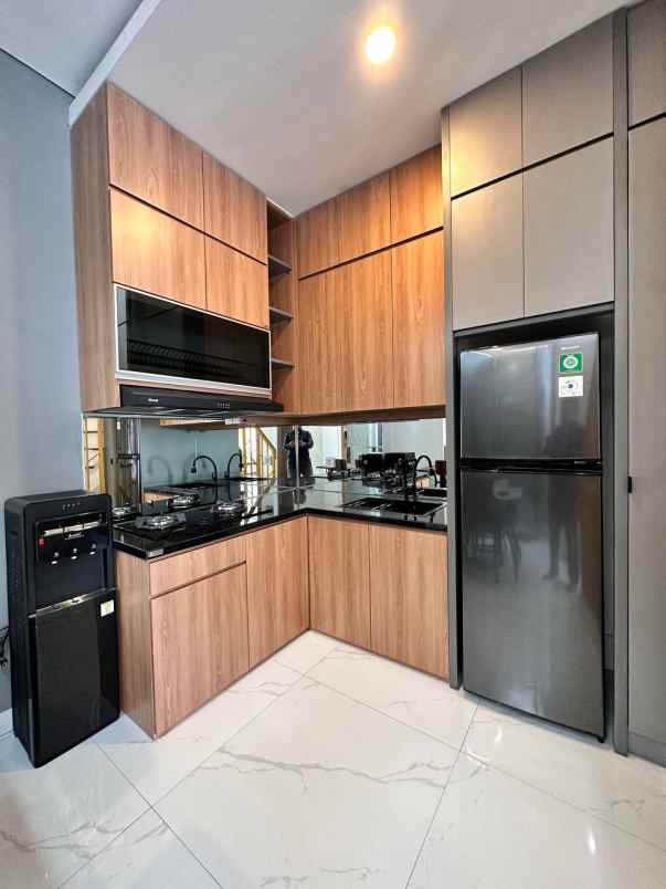 townhouse premium 3 lantai pejaten jakarta selatan