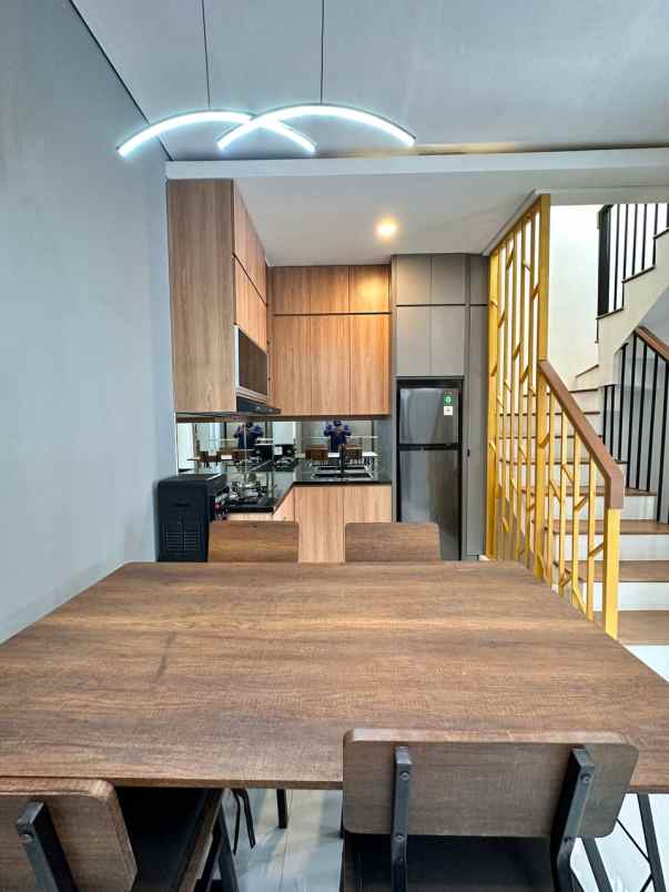 townhouse premium 3 lantai pejaten jakarta selatan