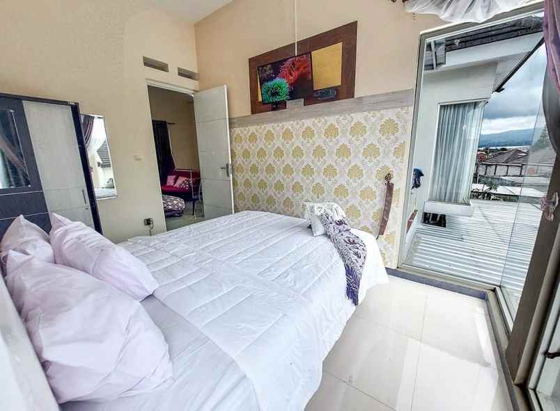 villa ekskluaif minimalis 2 lantai kota batu