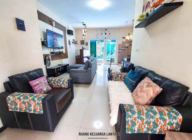 villa ekskluaif minimalis 2 lantai kota batu