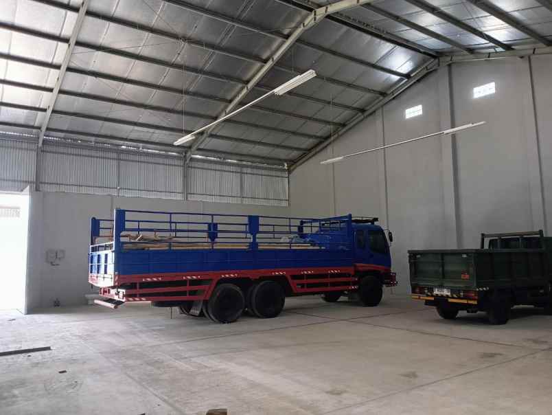 di sewakan gudang kondisi clean di area caringin