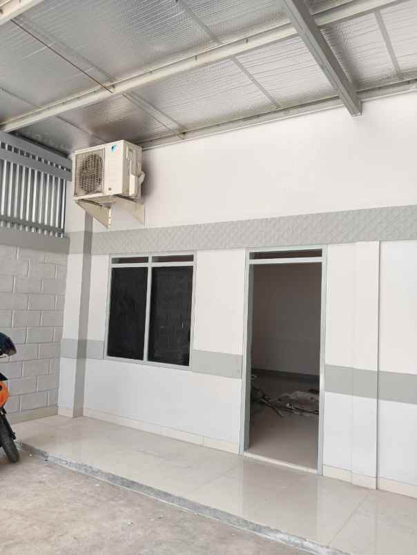 di sewakan gudang kondisi clean di area caringin