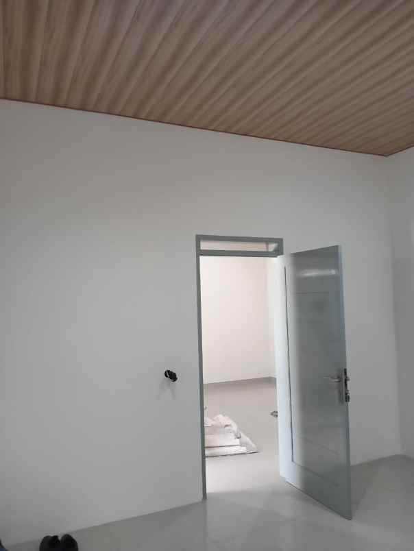 di sewakan gudang kondisi clean di area caringin