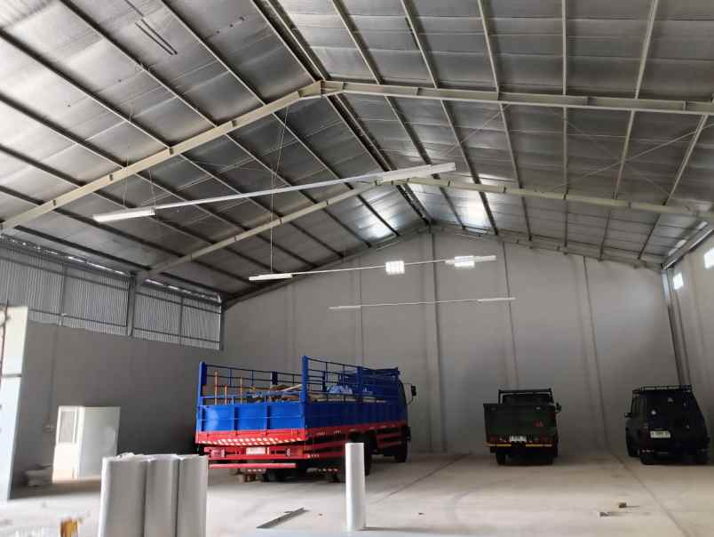 di sewakan gudang kondisi clean di area caringin