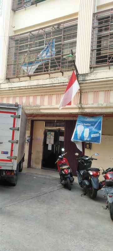 dijual 2 rukan gandeng plus lift barang