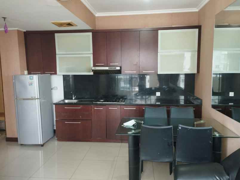 dijual apartemen pakuwon indah wiyung
