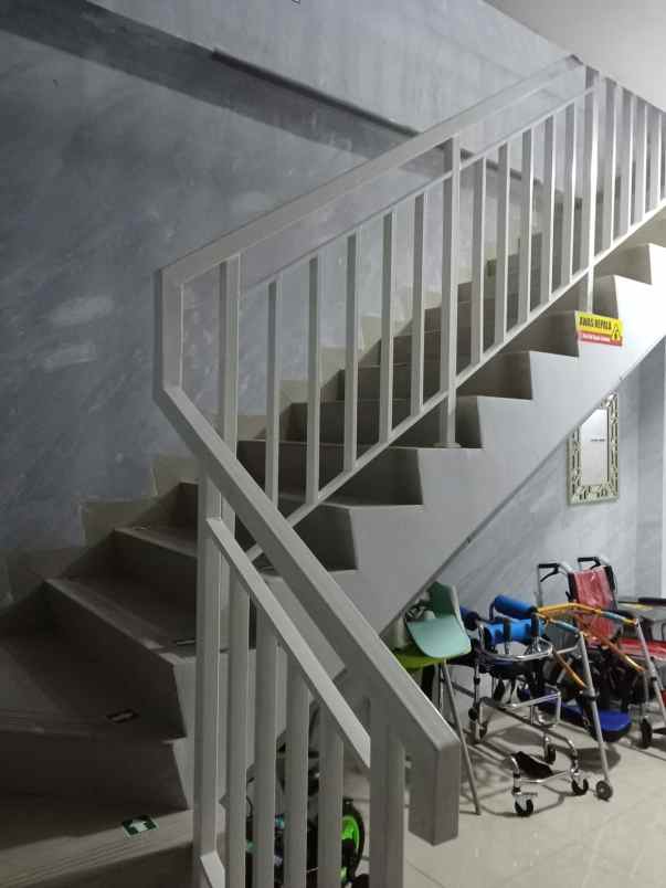 dijual cepat ruko 3 lantai