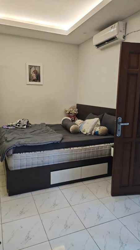 dijual cepat rumah 2 lantai dikayuringin bekasi barat