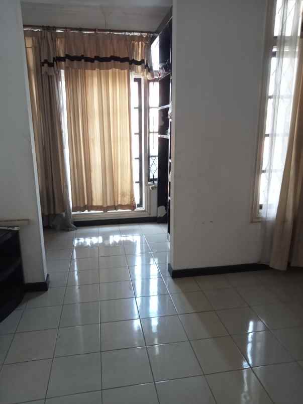 dijual rumah 1 05 m nego kawasan tapos depok