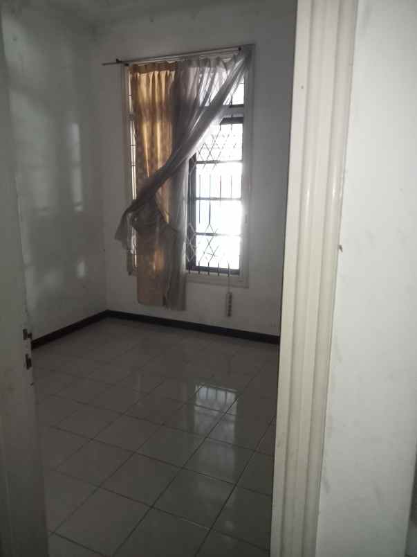 dijual rumah 1 05 m nego kawasan tapos depok