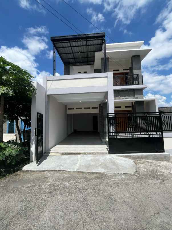 dijual rumah 2 5 km kampus umy