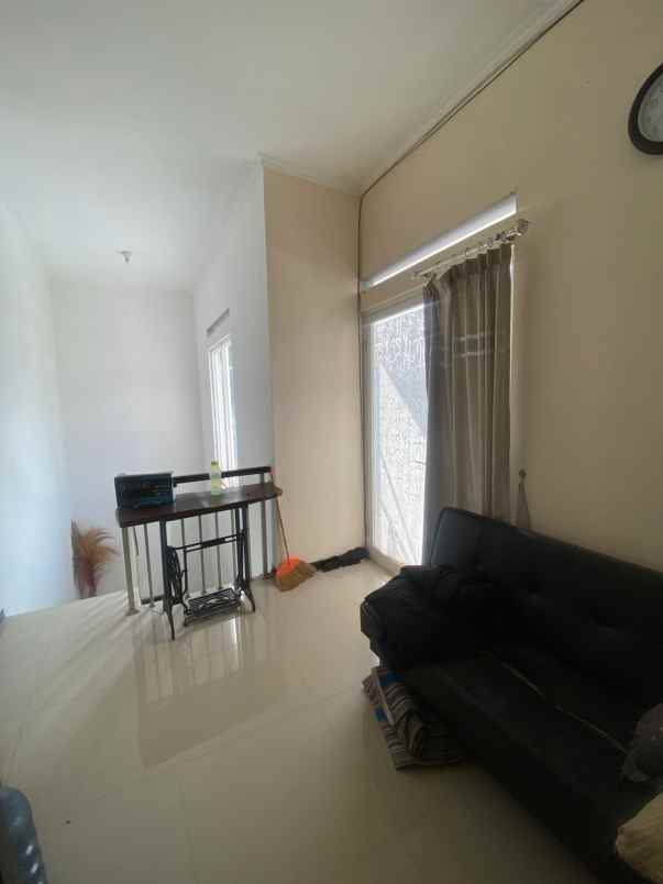 dijual rumah 2 lantai lokasi jl ikan gurami malang