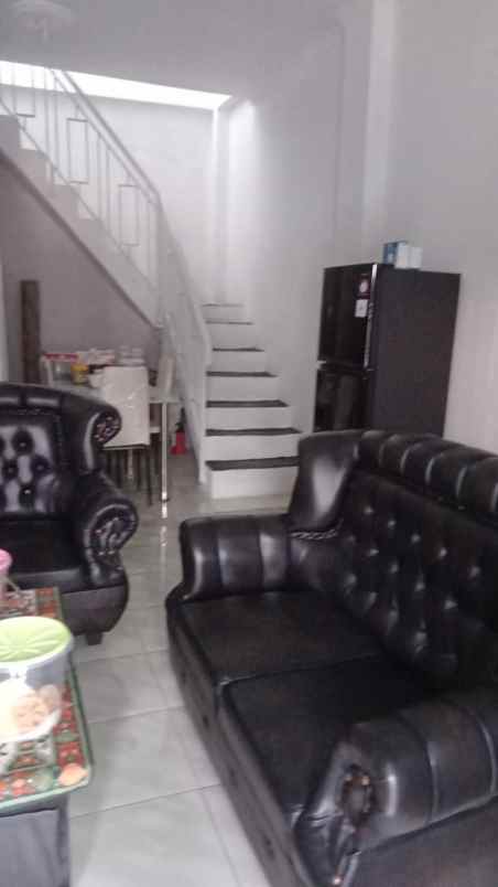 dijual rumah 2 lantai siap huni depok