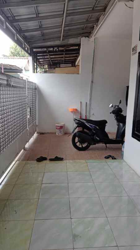 dijual rumah 2 lantai siap huni depok