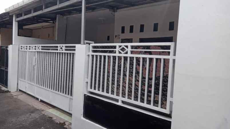 dijual rumah 2 lantai siap huni depok