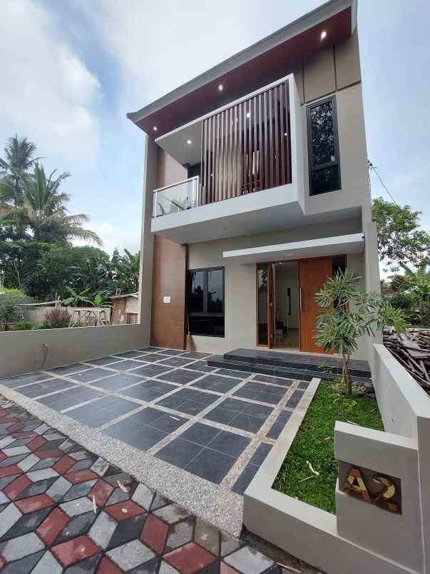 dijual rumah 3 km ke universitas mercu