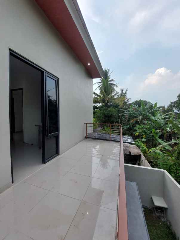 dijual rumah 3 km ke universitas mercu