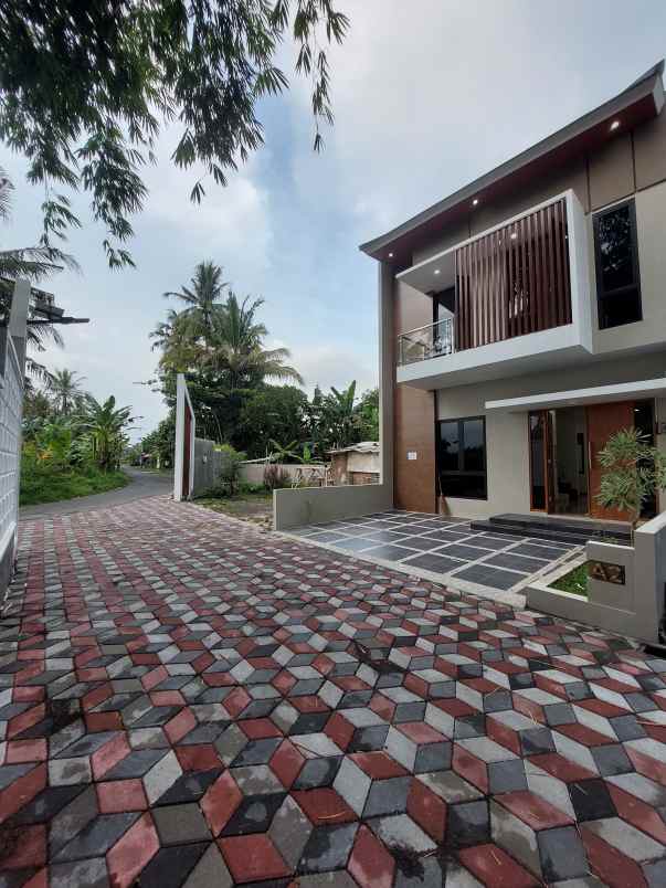 dijual rumah 3 km ke universitas mercu