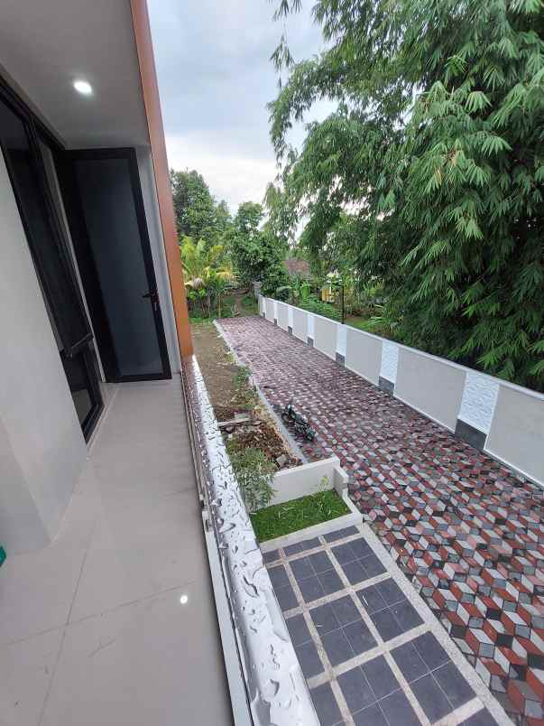 dijual rumah 3 km ke universitas mercu