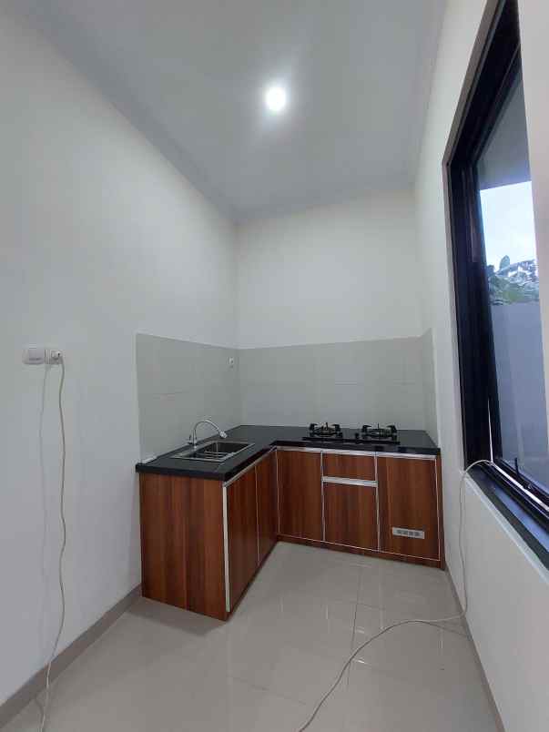 dijual rumah 3 km ke universitas mercu