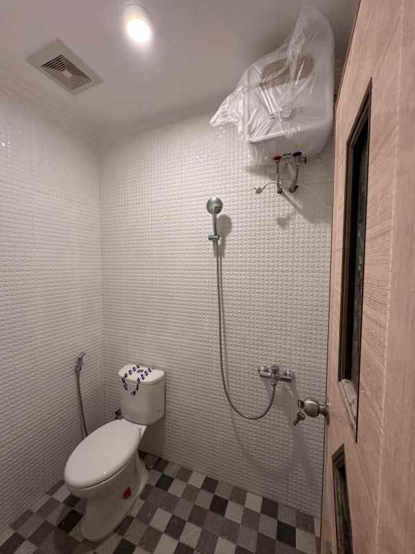 dijual rumah araya