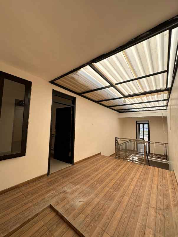 dijual rumah araya