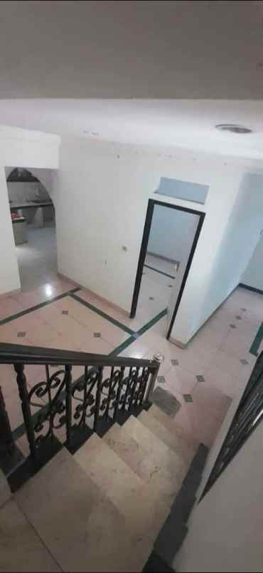 dijual rumah asem baris raya